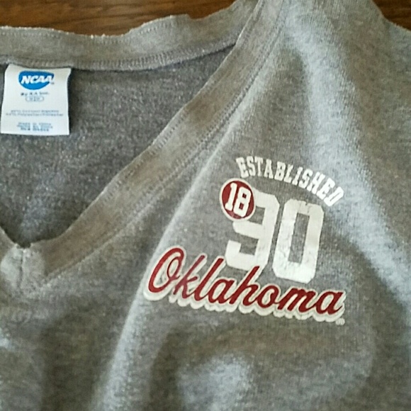 OU V-neck sweatshirt - Picture 2 of 4